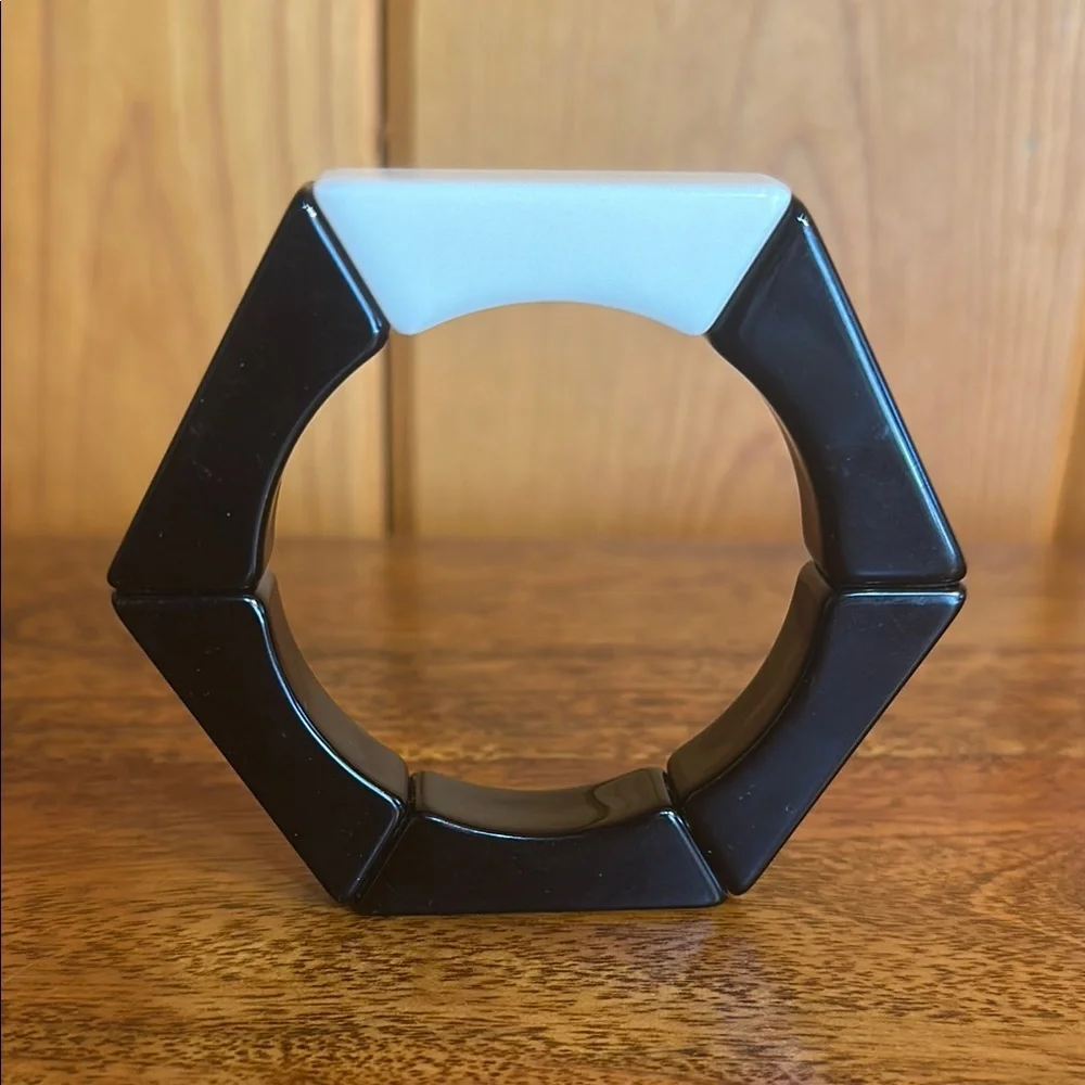 Black and White Fitness Tracker Wristband
